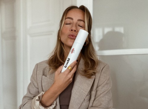 Christina Bischof, die Gründerin von feschi mit dem Besteller Trockenshampoo Spray